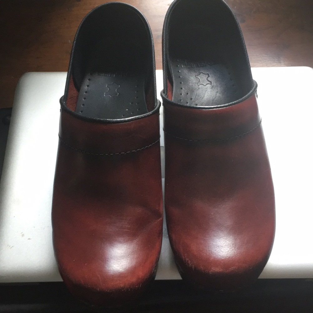 Dansko Clogs dark reddish Brown